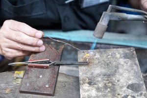 Développer ses compétences artisanales : Pourquoi s’initier aux techniques de façonnage manuel ?
