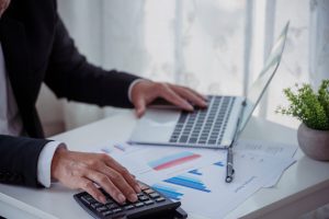 Devenir gestionnaire comptable et professionnel : compétences, formation et perspectives